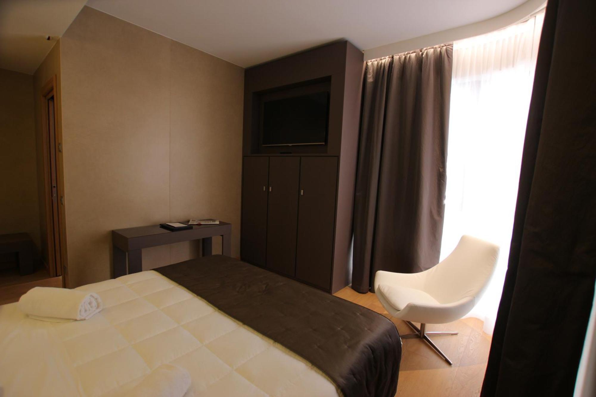 Mokinba Hotels Baviera Milán Pokoj fotografie