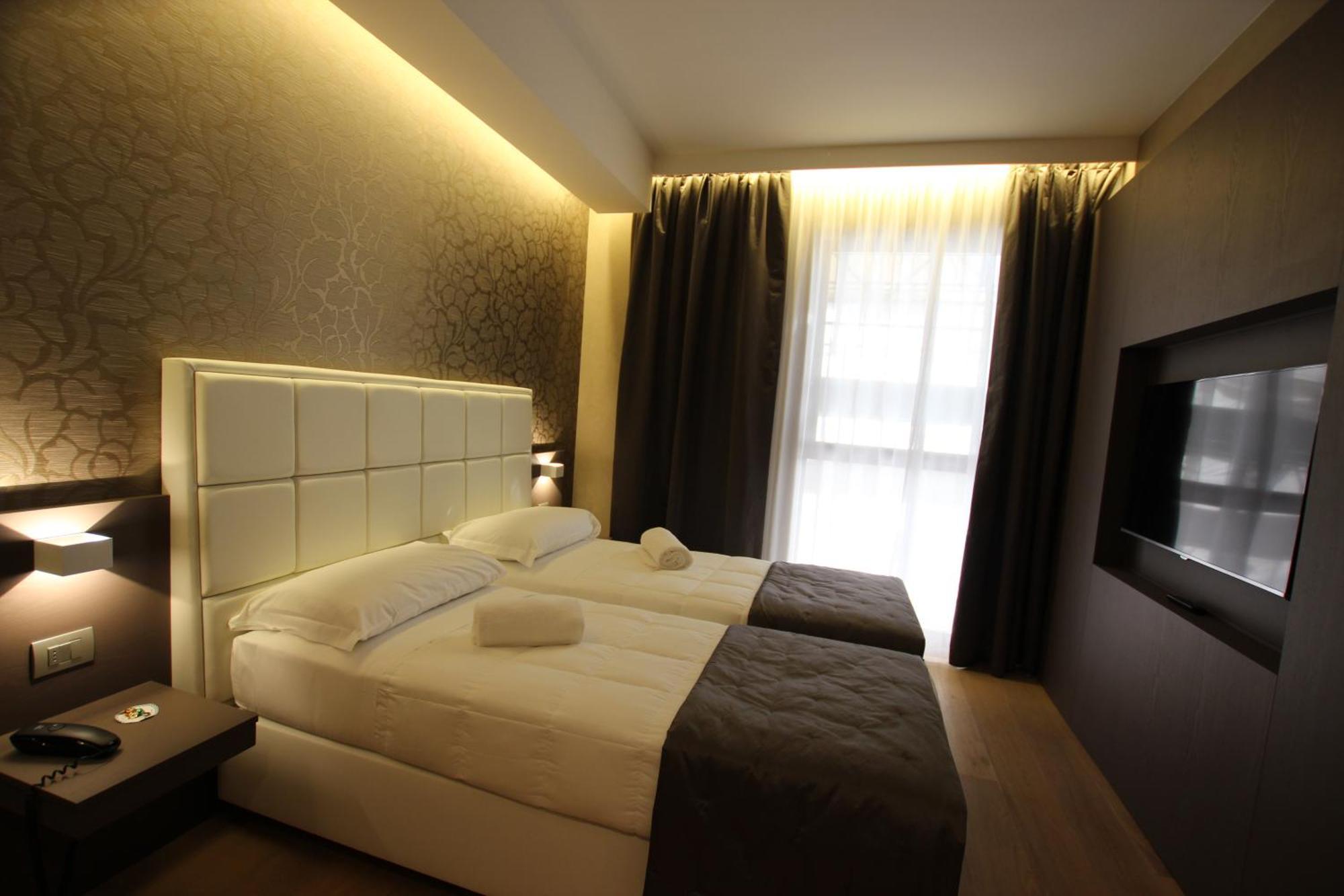 Mokinba Hotels Baviera Milán Pokoj fotografie