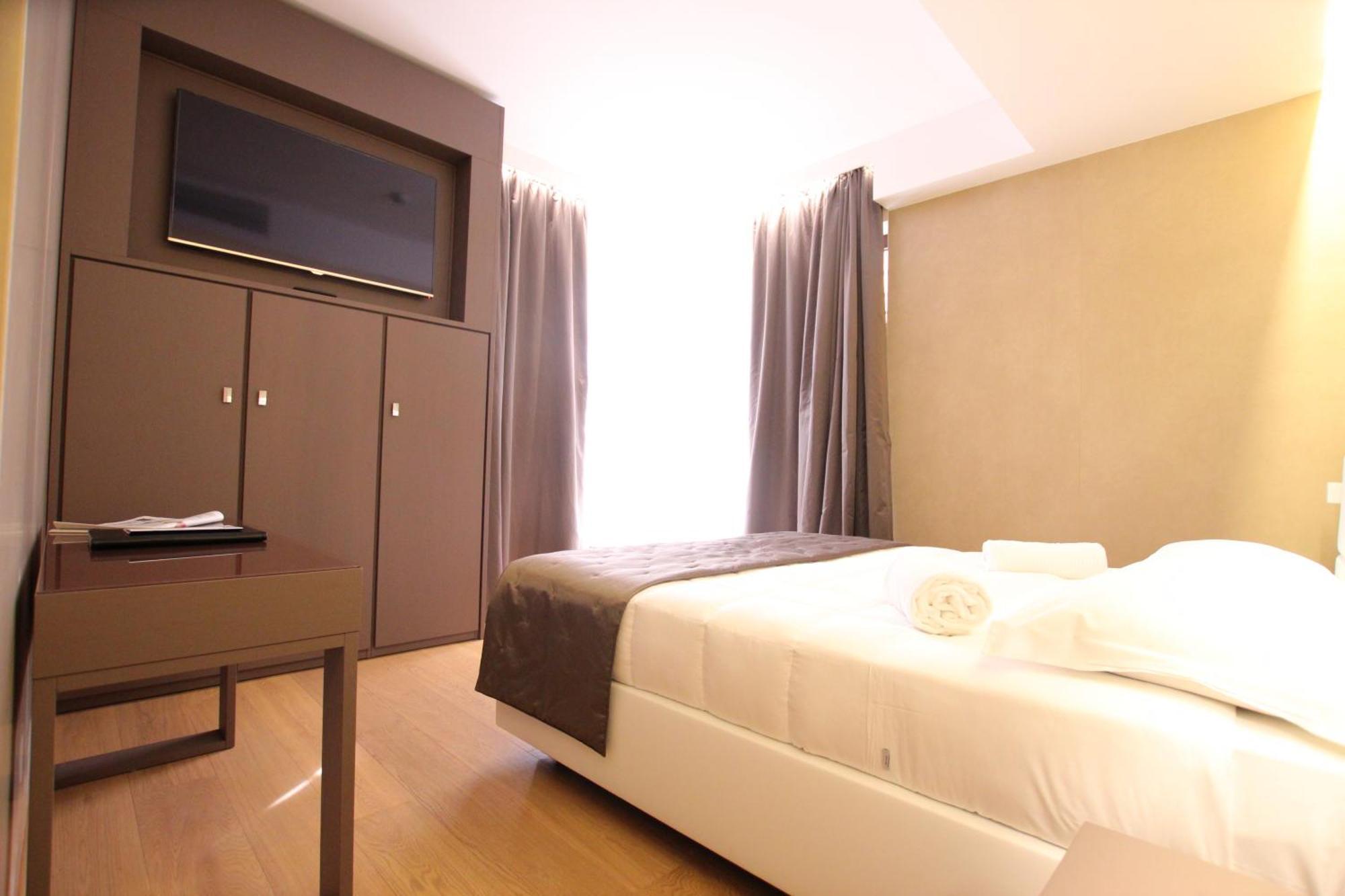 Mokinba Hotels Baviera Milán Pokoj fotografie